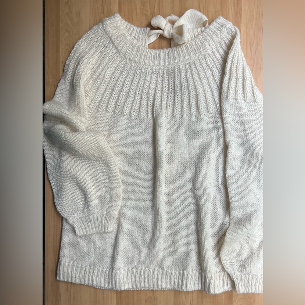 Lauren Conrad - Sweater color White/ Ivory / Size XXL / Bow Sweater